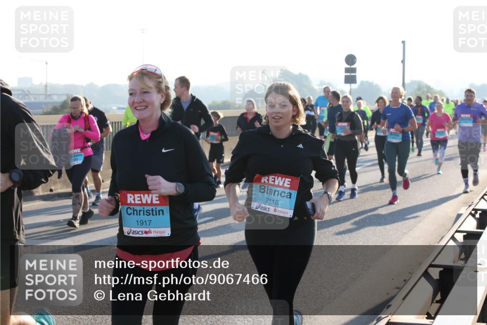 03.10.2025 - Köhlbrandbrückenlauf Lena Gebhardt http://msf.ph/oto/9067466 03.10.2025 09:23:49 Position 1 1917, 2118 meine-sportfotos.de