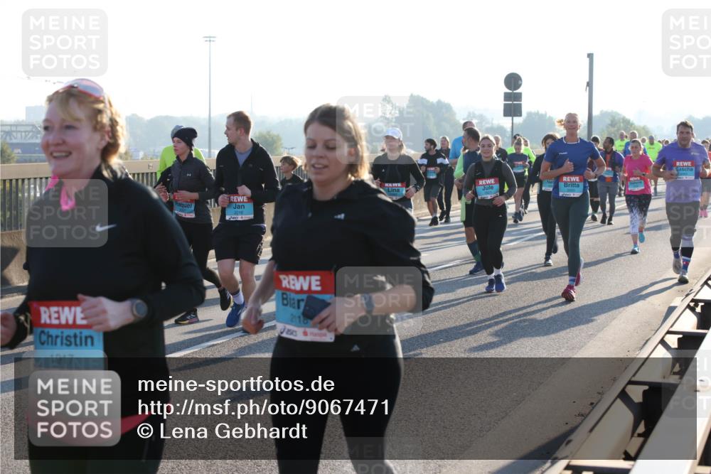 03.10.2025 - Köhlbrandbrückenlauf Lena Gebhardt http://msf.ph/oto/9067471 03.10.2025 09:23:49 Position 1 1917, 2016, 2118, 1821 meine-sportfotos.de