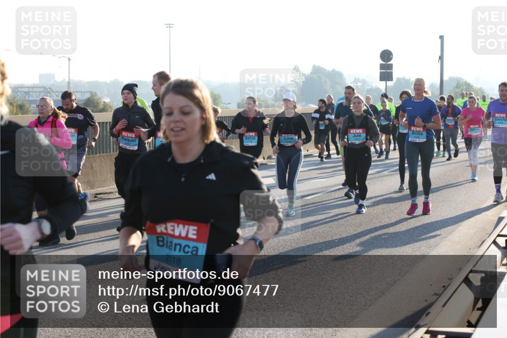 03.10.2025 - Köhlbrandbrückenlauf Lena Gebhardt http://msf.ph/oto/9067477 03.10.2025 09:23:49 Position 1 2118 meine-sportfotos.de