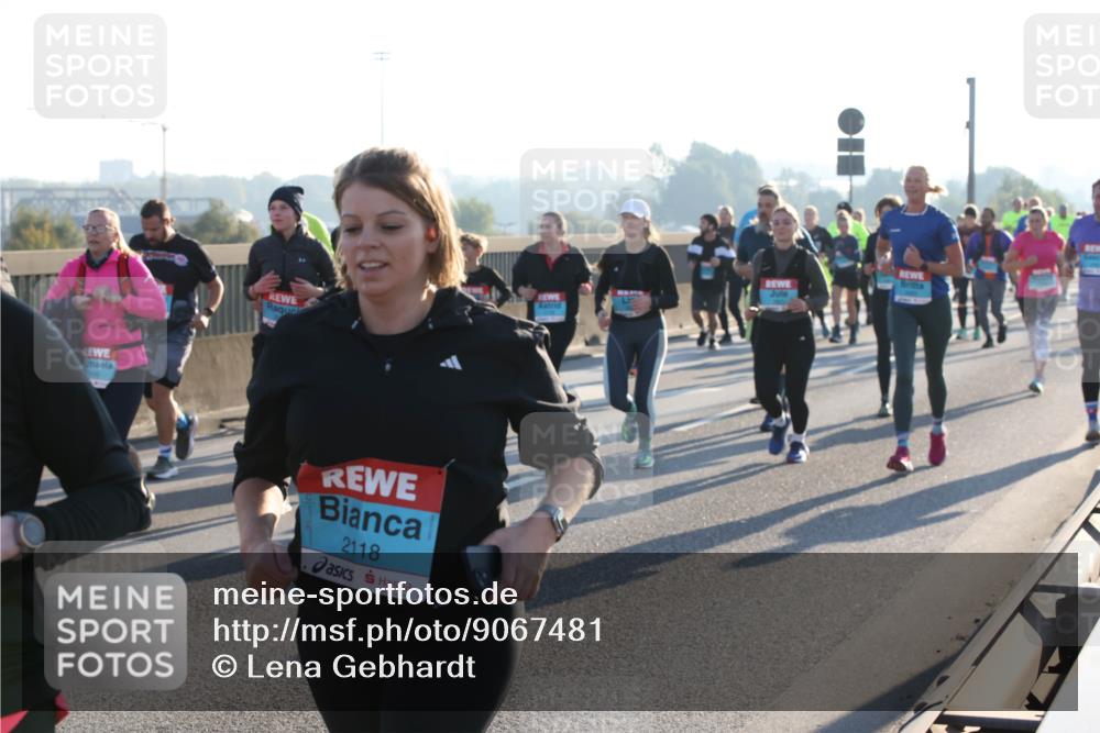 03.10.2025 - Köhlbrandbrückenlauf Lena Gebhardt http://msf.ph/oto/9067481 03.10.2025 09:23:49 Position 1 2118, 2110 meine-sportfotos.de