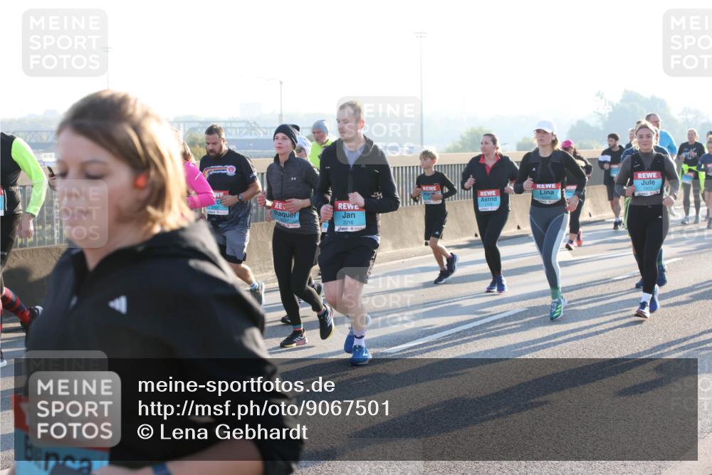 03.10.2025 - Köhlbrandbrückenlauf Lena Gebhardt http://msf.ph/oto/9067501 03.10.2025 09:23:50 Position 1 2000, 2016, 1821, 3382 meine-sportfotos.de