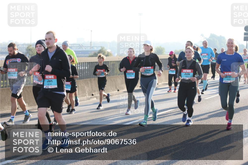 03.10.2025 - Köhlbrandbrückenlauf Lena Gebhardt http://msf.ph/oto/9067536 03.10.2025 09:23:51 Position 1 2000, 20, 2016, 3382, 1778, 1821, 2055 meine-sportfotos.de