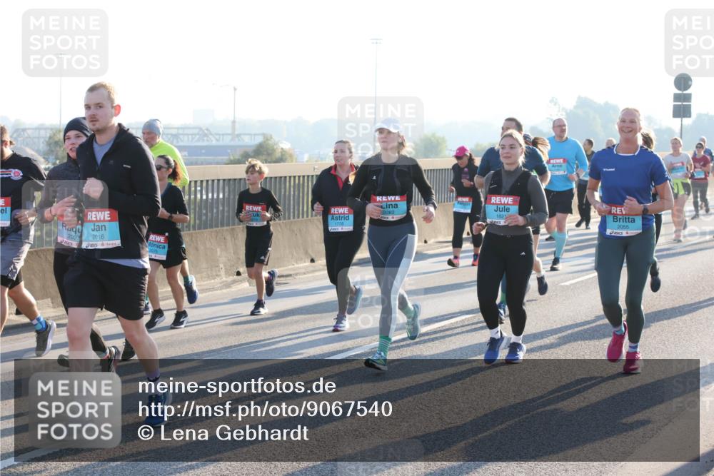 03.10.2025 - Köhlbrandbrückenlauf Lena Gebhardt http://msf.ph/oto/9067540 03.10.2025 09:23:51 Position 1 2097, 2016, 2075, 3382, 1821, 1778, 2055 meine-sportfotos.de