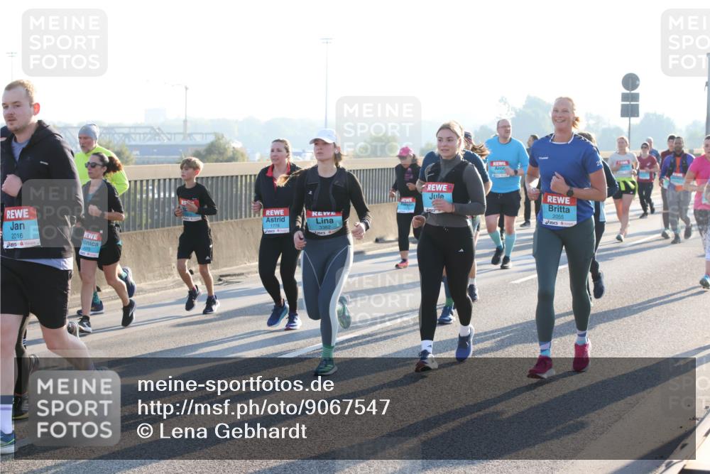 03.10.2025 - Köhlbrandbrückenlauf Lena Gebhardt http://msf.ph/oto/9067547 03.10.2025 09:23:51 Position 1 2016, 1778, 3382, 2055 meine-sportfotos.de