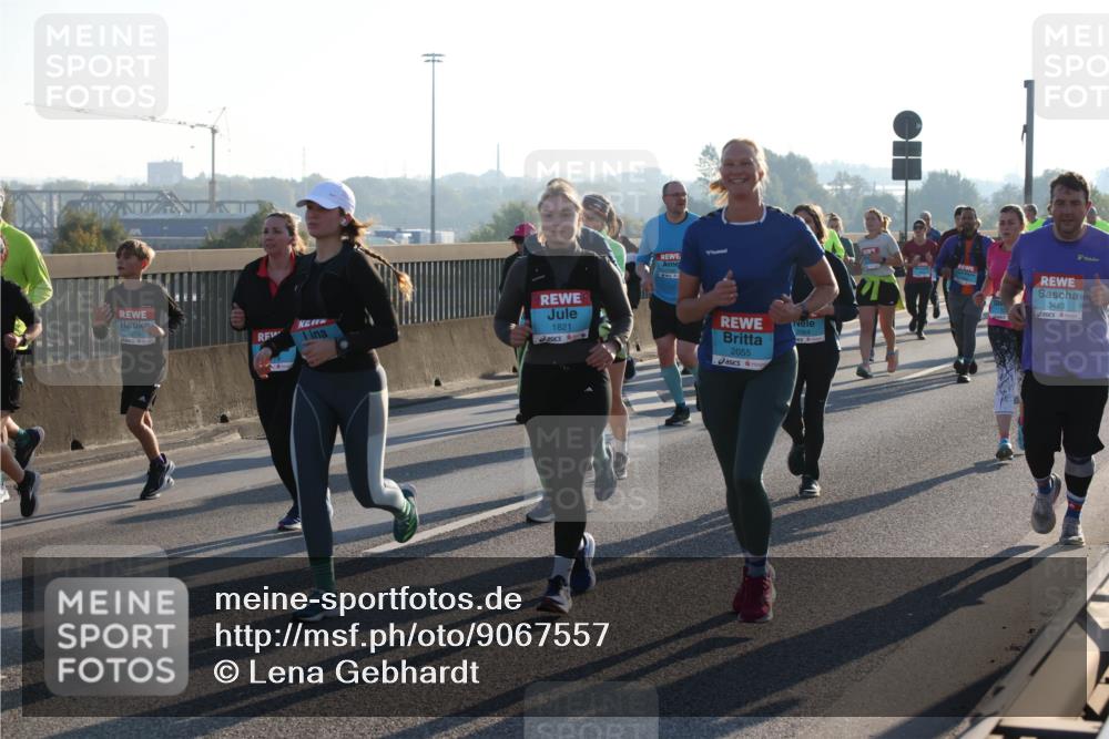03.10.2025 - Köhlbrandbrückenlauf Lena Gebhardt http://msf.ph/oto/9067557 03.10.2025 09:23:51 Position 1 1821, 2055, 2064, 3483 meine-sportfotos.de
