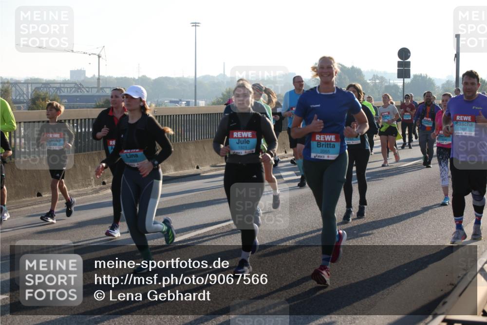 03.10.2025 - Köhlbrandbrückenlauf Lena Gebhardt http://msf.ph/oto/9067566 03.10.2025 09:23:51 Position 1 1821, 2055, 3483 meine-sportfotos.de