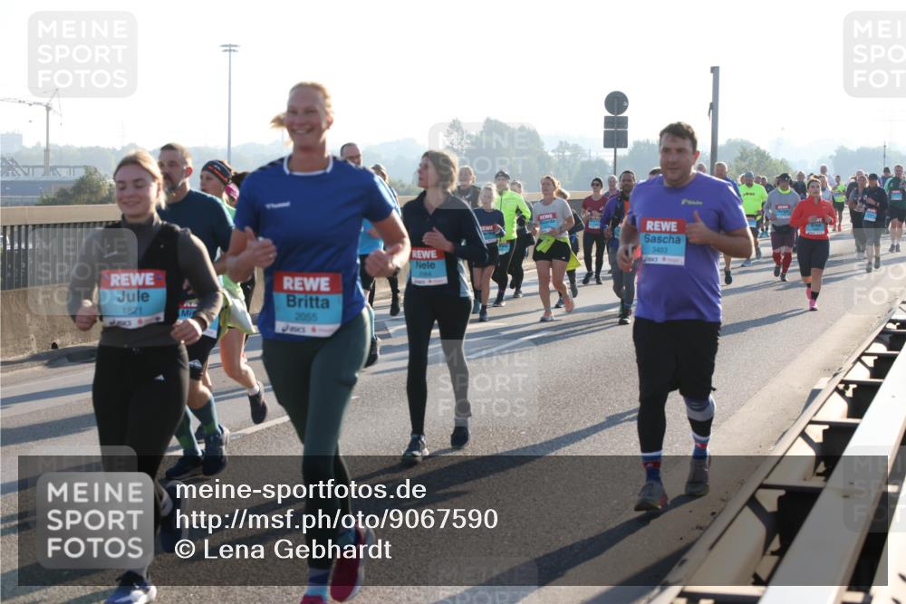 03.10.2025 - Köhlbrandbrückenlauf Lena Gebhardt http://msf.ph/oto/9067590 03.10.2025 09:23:52 Position 1 1821, 2055, 2064, 3483 meine-sportfotos.de