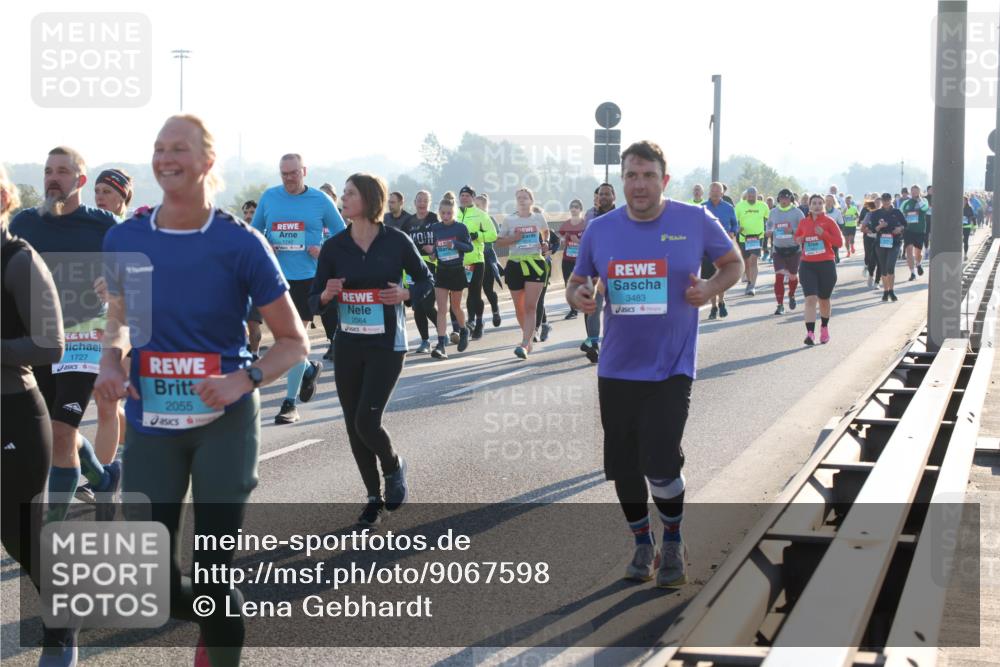 03.10.2025 - Köhlbrandbrückenlauf Lena Gebhardt http://msf.ph/oto/9067598 03.10.2025 09:23:52 Position 1 1727, 2055, 2064, 3483 meine-sportfotos.de