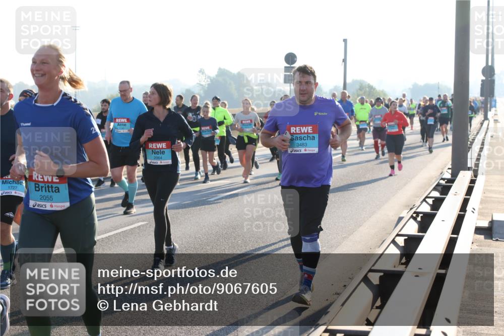 03.10.2025 - Köhlbrandbrückenlauf Lena Gebhardt http://msf.ph/oto/9067605 03.10.2025 09:23:52 Position 1 1740, 1727, 2055, 2064, 3483 meine-sportfotos.de