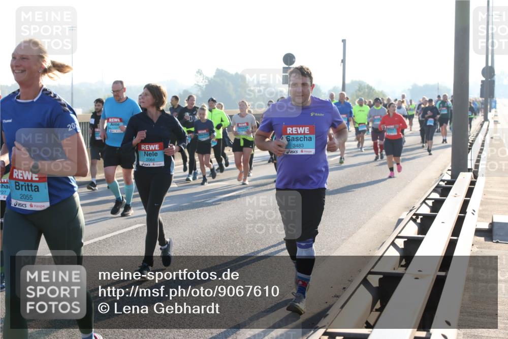 03.10.2025 - Köhlbrandbrückenlauf Lena Gebhardt http://msf.ph/oto/9067610 03.10.2025 09:23:52 Position 1 727, 2055, 20, 1740, 2064, 3483 meine-sportfotos.de