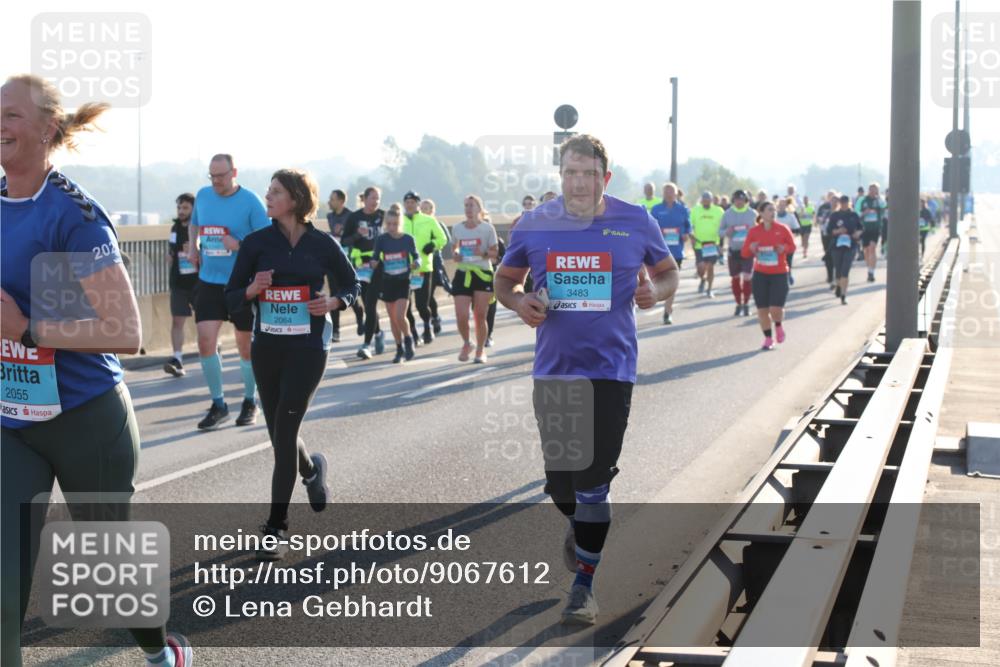 03.10.2025 - Köhlbrandbrückenlauf Lena Gebhardt http://msf.ph/oto/9067612 03.10.2025 09:23:52 Position 1 2055, 202, 2064, 3483 meine-sportfotos.de
