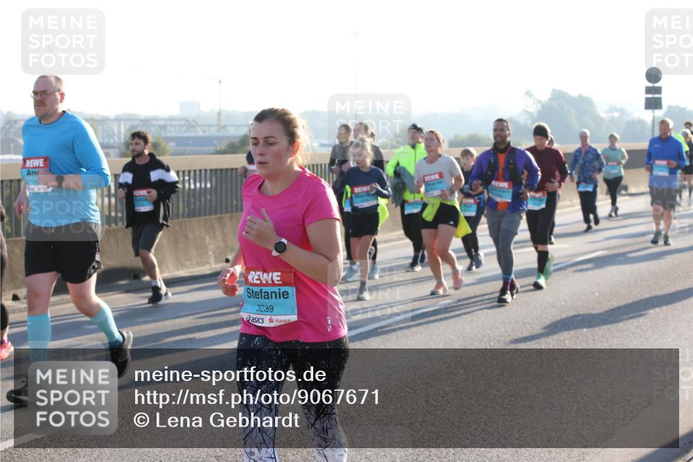 03.10.2025 - Köhlbrandbrückenlauf Lena Gebhardt http://msf.ph/oto/9067671 03.10.2025 09:23:55 Position 1 174, 3239 meine-sportfotos.de
