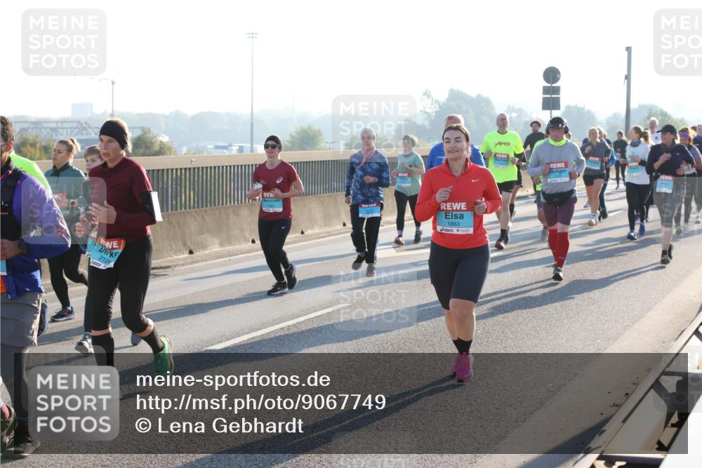03.10.2025 - Köhlbrandbrückenlauf Lena Gebhardt http://msf.ph/oto/9067749 03.10.2025 09:23:57 Position 1 2124, 1863 meine-sportfotos.de