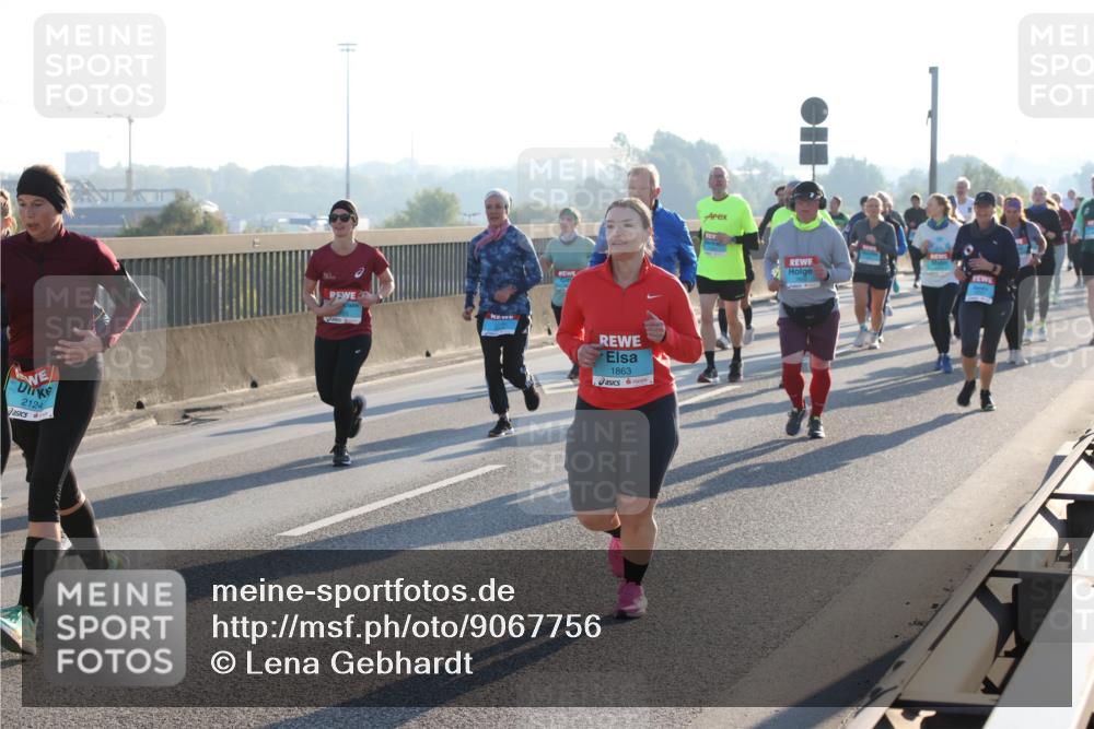 03.10.2025 - Köhlbrandbrückenlauf Lena Gebhardt http://msf.ph/oto/9067756 03.10.2025 09:23:58 Position 1 2124, 1863 meine-sportfotos.de