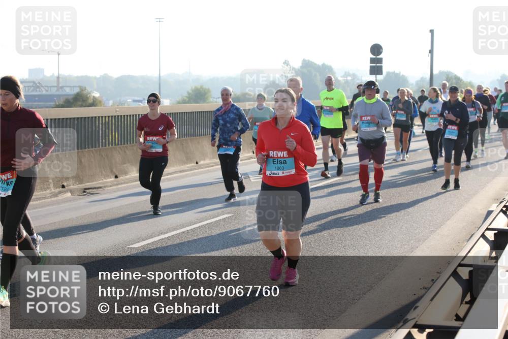 03.10.2025 - Köhlbrandbrückenlauf Lena Gebhardt http://msf.ph/oto/9067760 03.10.2025 09:23:58 Position 1 2124, 1863 meine-sportfotos.de