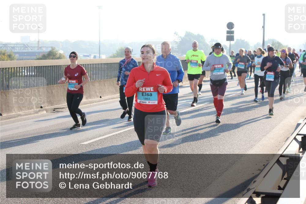 03.10.2025 - Köhlbrandbrückenlauf Lena Gebhardt http://msf.ph/oto/9067768 03.10.2025 09:23:58 Position 1 21, 1863 meine-sportfotos.de