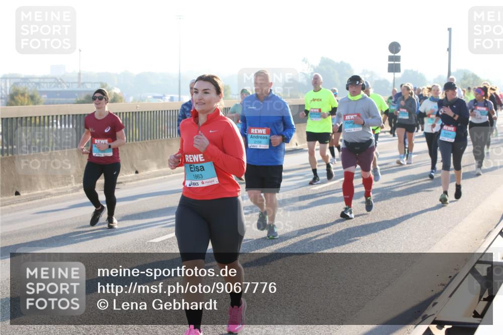 03.10.2025 - Köhlbrandbrückenlauf Lena Gebhardt http://msf.ph/oto/9067776 03.10.2025 09:23:59 Position 1 1863, 2158 meine-sportfotos.de