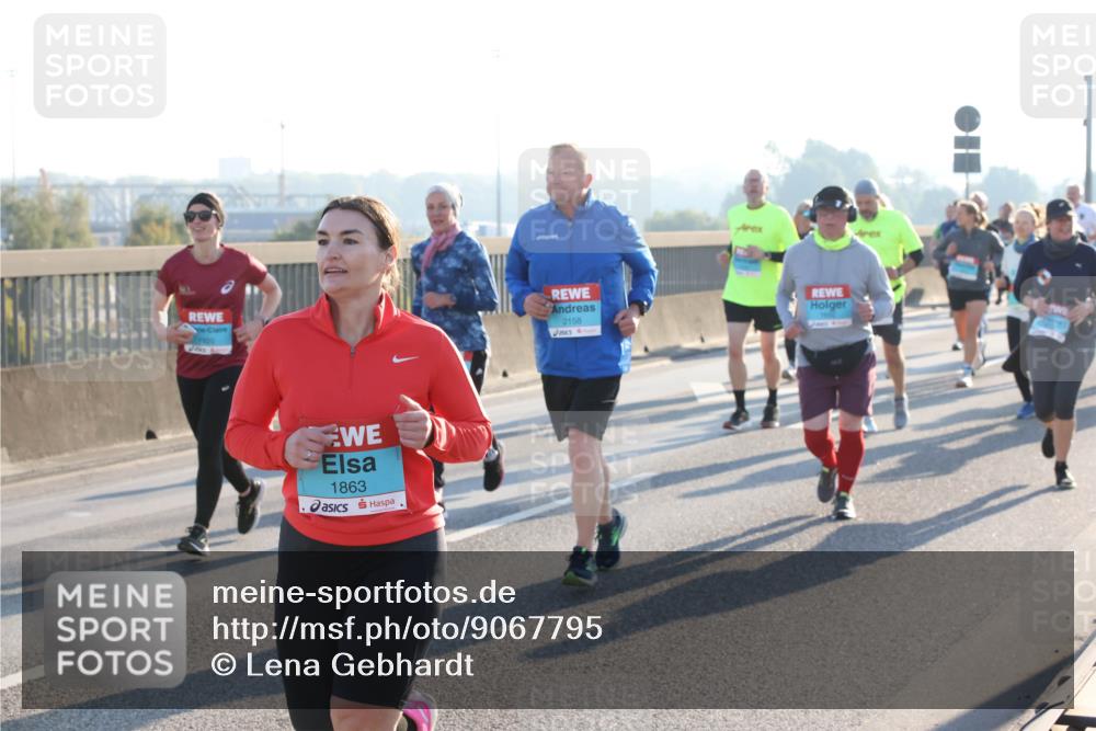 03.10.2025 - Köhlbrandbrückenlauf Lena Gebhardt http://msf.ph/oto/9067795 03.10.2025 09:23:59 Position 1 1863, 2158 meine-sportfotos.de