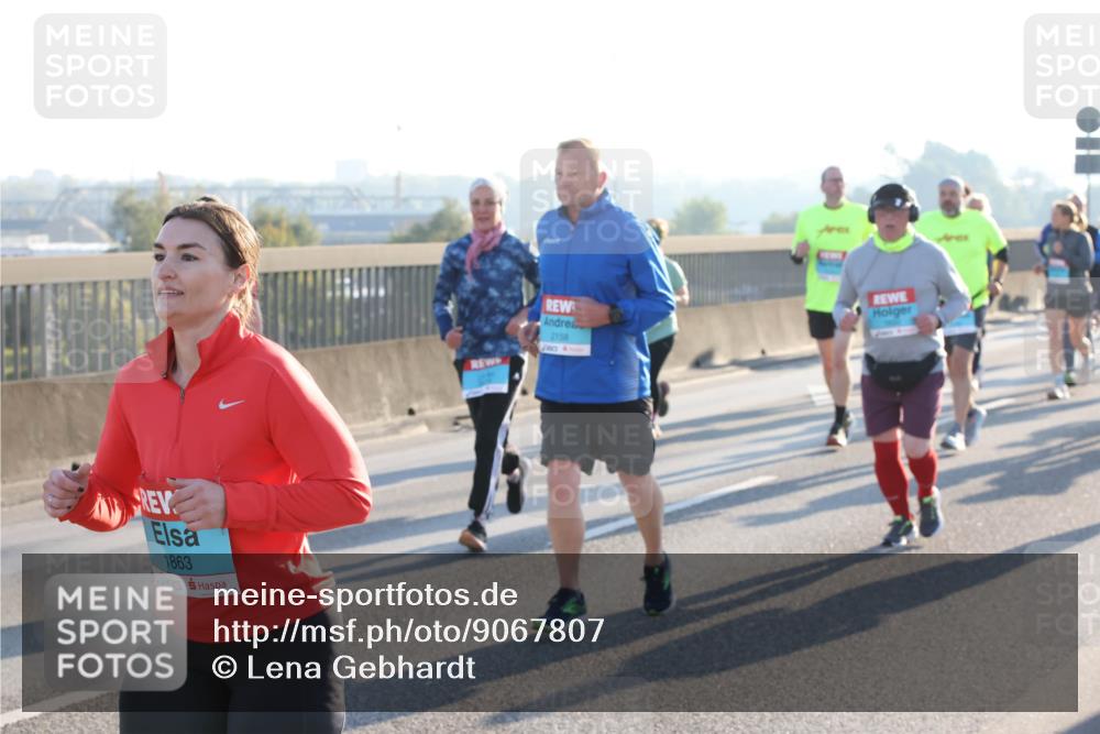 03.10.2025 - Köhlbrandbrückenlauf Lena Gebhardt http://msf.ph/oto/9067807 03.10.2025 09:23:59 Position 1 1863, 2158 meine-sportfotos.de