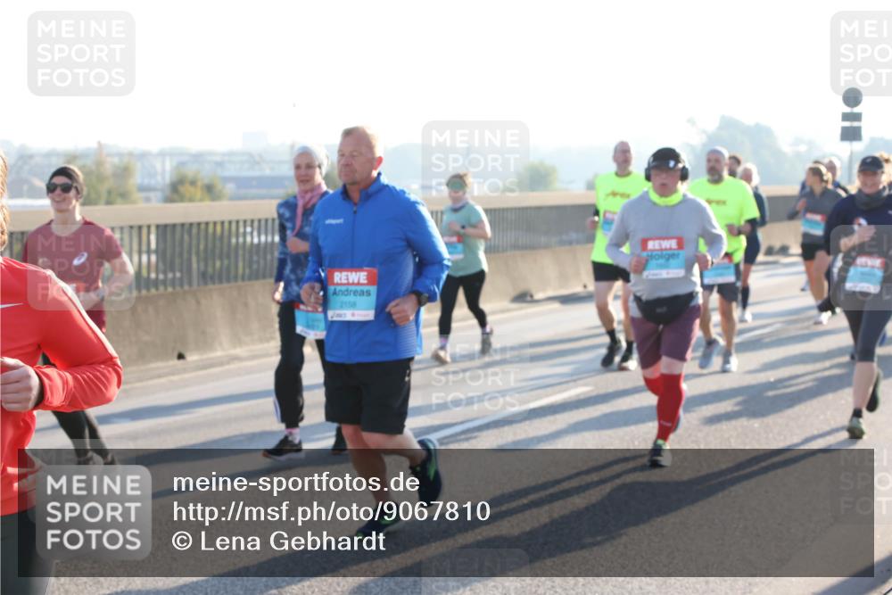 03.10.2025 - Köhlbrandbrückenlauf Lena Gebhardt http://msf.ph/oto/9067810 03.10.2025 09:24:00 Position 1 2158 meine-sportfotos.de