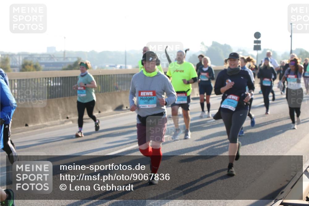 03.10.2025 - Köhlbrandbrückenlauf Lena Gebhardt http://msf.ph/oto/9067836 03.10.2025 09:24:00 Position 1 1692 meine-sportfotos.de