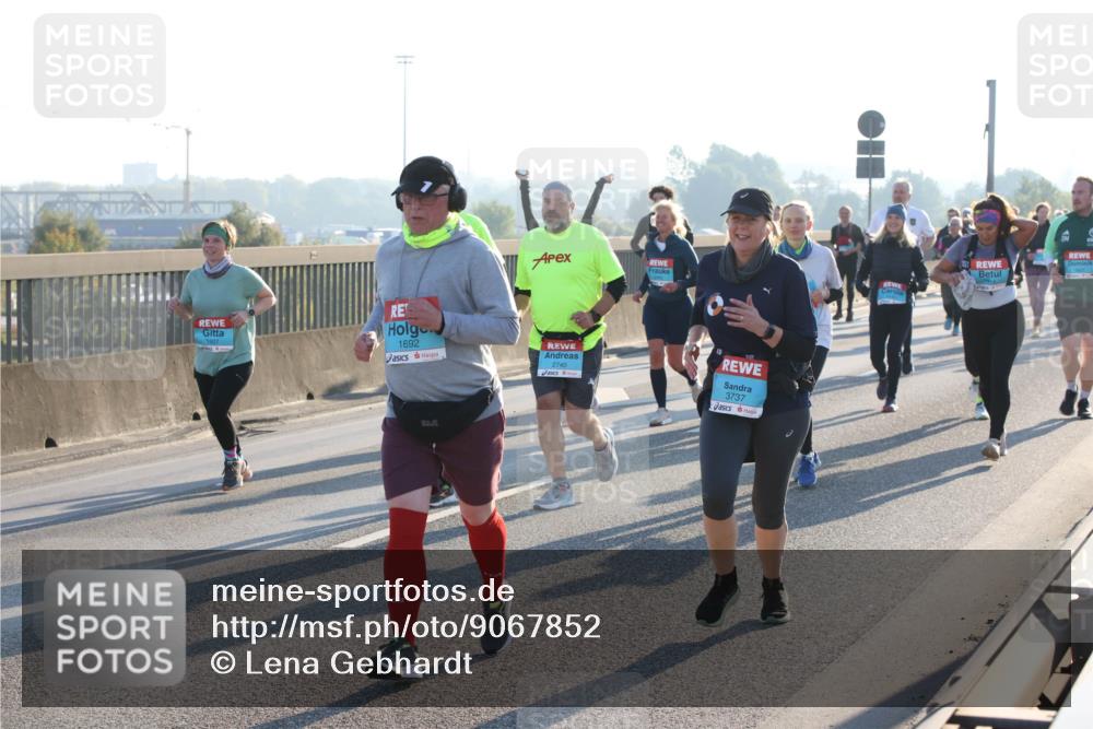 03.10.2025 - Köhlbrandbrückenlauf Lena Gebhardt http://msf.ph/oto/9067852 03.10.2025 09:24:01 Position 1 1692, 2740, 3737 meine-sportfotos.de