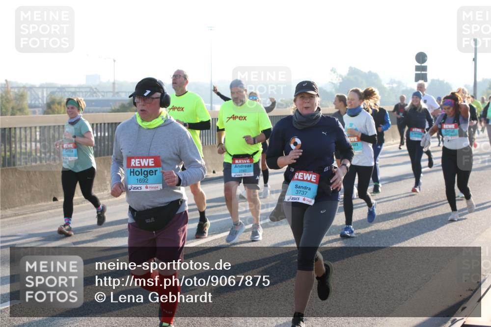 03.10.2025 - Köhlbrandbrückenlauf Lena Gebhardt http://msf.ph/oto/9067875 03.10.2025 09:24:01 Position 1 1692, 2740, 231, 3737 meine-sportfotos.de