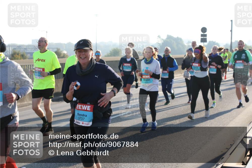 03.10.2025 - Köhlbrandbrückenlauf Lena Gebhardt http://msf.ph/oto/9067884 03.10.2025 09:24:02 Position 1 1731, 3737, 2276 meine-sportfotos.de