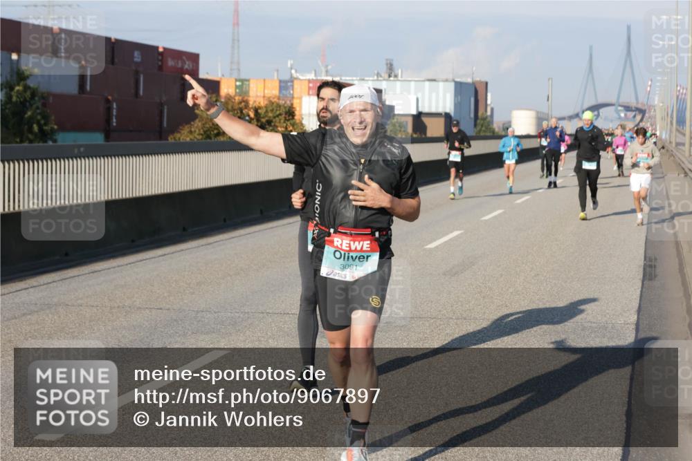 03.10.2025 - Köhlbrandbrückenlauf Jannik Wohlers http://msf.ph/oto/9067897 03.10.2025 09:47:15 Position 3 3091 meine-sportfotos.de