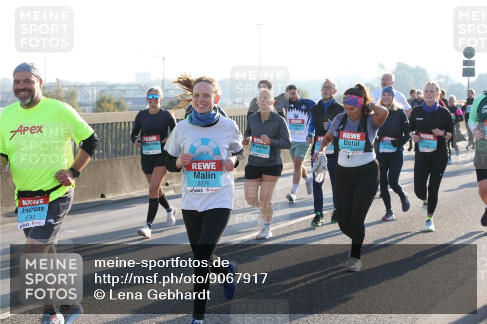 03.10.2025 - Köhlbrandbrückenlauf Lena Gebhardt http://msf.ph/oto/9067917 03.10.2025 09:24:03 Position 1 1394, 2740, 2276, 1577, 914 meine-sportfotos.de