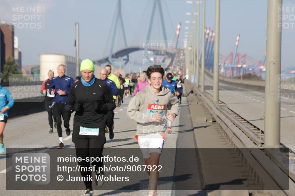 03.10.2025 - Köhlbrandbrückenlauf Jannik Wohlers http://msf.ph/oto/9067922 03.10.2025 09:47:16 Position 3 2940 meine-sportfotos.de