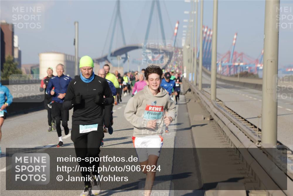 03.10.2025 - Köhlbrandbrückenlauf Jannik Wohlers http://msf.ph/oto/9067924 03.10.2025 09:47:16 Position 3 2940, 1396 meine-sportfotos.de