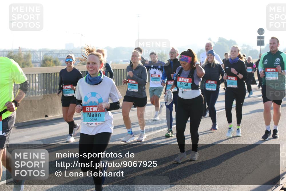 03.10.2025 - Köhlbrandbrückenlauf Lena Gebhardt http://msf.ph/oto/9067925 03.10.2025 09:24:03 Position 1 1394, 2276, 3110, 914, 1827 meine-sportfotos.de