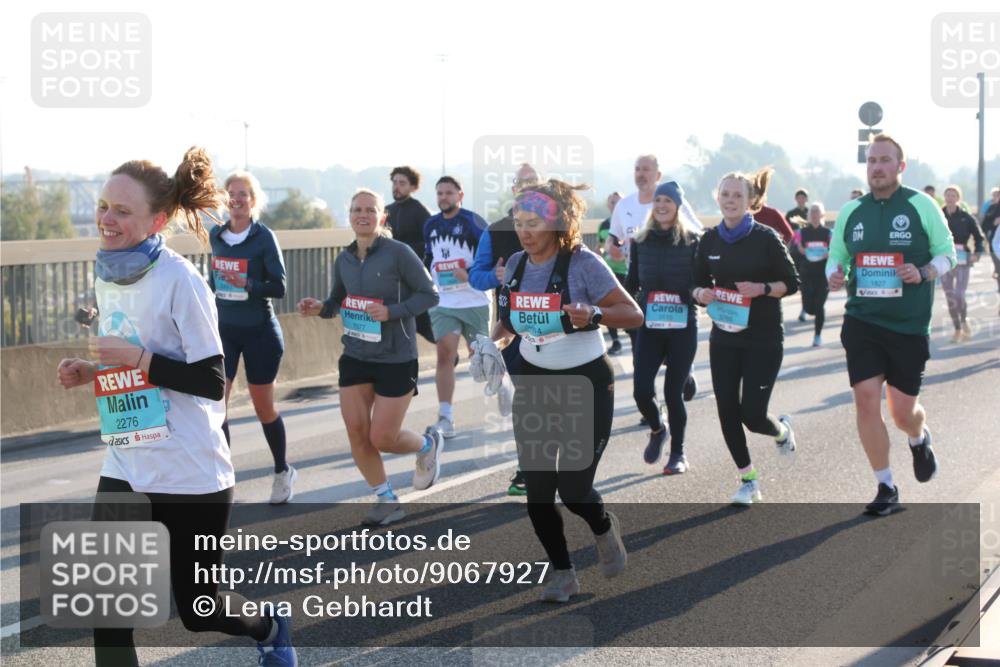 03.10.2025 - Köhlbrandbrückenlauf Lena Gebhardt http://msf.ph/oto/9067927 03.10.2025 09:24:03 Position 1 2276, 1577, 3110, 1827 meine-sportfotos.de