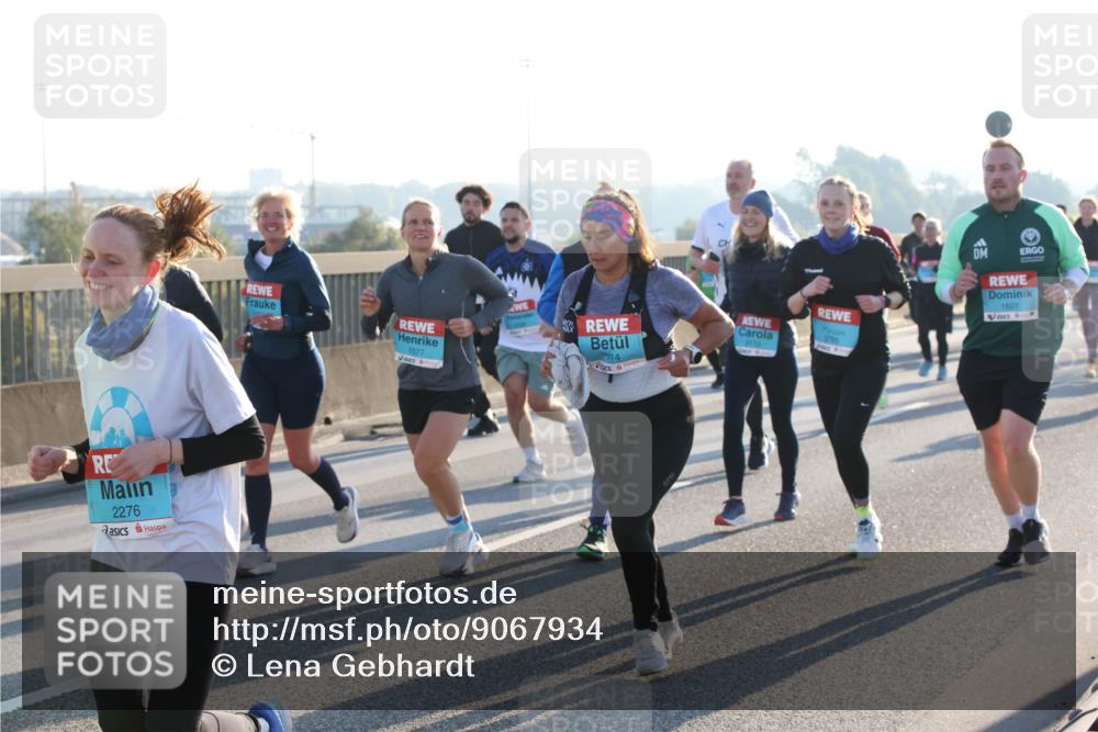 03.10.2025 - Köhlbrandbrückenlauf Lena Gebhardt http://msf.ph/oto/9067934 03.10.2025 09:24:03 Position 1 2276, 1577, 1914, 1827, 3765 meine-sportfotos.de