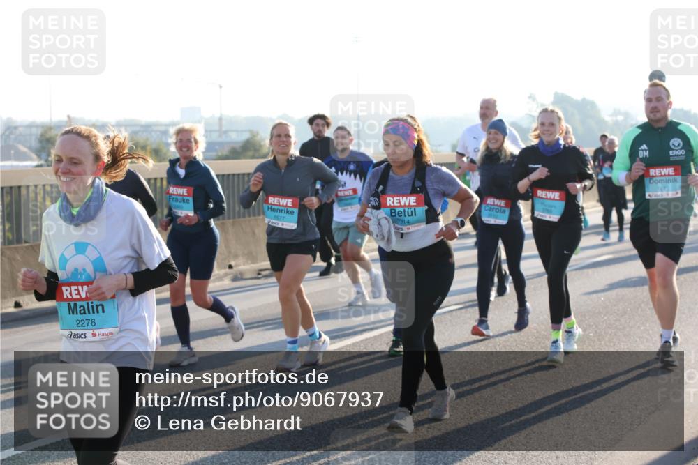 03.10.2025 - Köhlbrandbrückenlauf Lena Gebhardt http://msf.ph/oto/9067937 03.10.2025 09:24:03 Position 1 2276, 1577, 914, 1827 meine-sportfotos.de