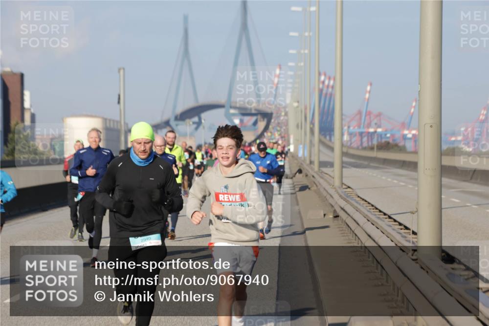 03.10.2025 - Köhlbrandbrückenlauf Jannik Wohlers http://msf.ph/oto/9067940 03.10.2025 09:47:17 Position 3 2940 meine-sportfotos.de