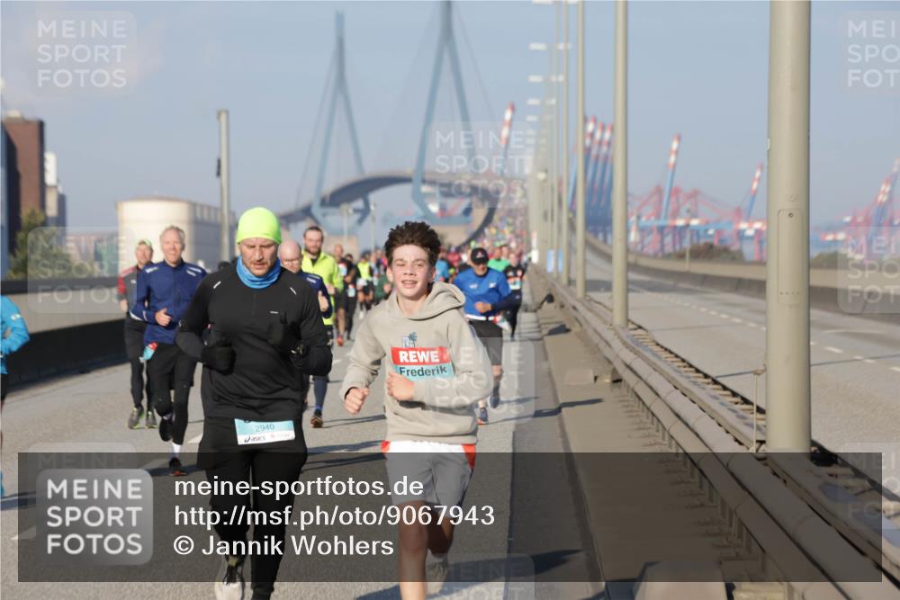 03.10.2025 - Köhlbrandbrückenlauf Jannik Wohlers http://msf.ph/oto/9067943 03.10.2025 09:47:17 Position 3 2940 meine-sportfotos.de