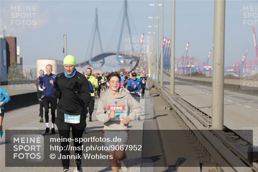 03.10.2025 - Köhlbrandbrückenlauf Jannik Wohlers http://msf.ph/oto/9067952 03.10.2025 09:47:17 Position 3 2940, 396 meine-sportfotos.de