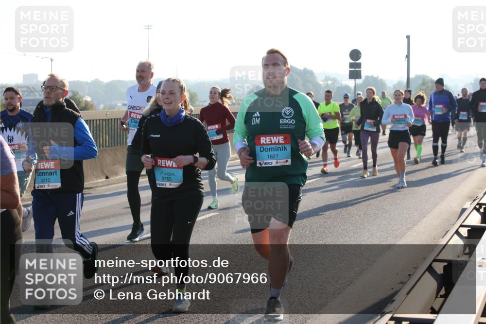 03.10.2025 - Köhlbrandbrückenlauf Lena Gebhardt http://msf.ph/oto/9067966 03.10.2025 09:24:05 Position 1 283, 2215, 3765, 1827 meine-sportfotos.de