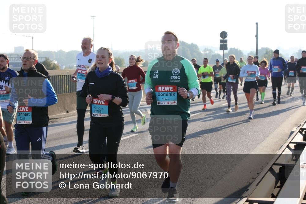 03.10.2025 - Köhlbrandbrückenlauf Lena Gebhardt http://msf.ph/oto/9067970 03.10.2025 09:24:05 Position 1 2834, 24, 2837, 2215, 3765, 1827 meine-sportfotos.de