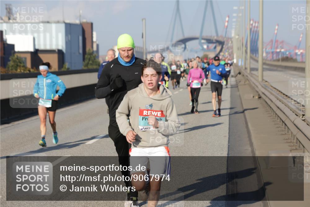 03.10.2025 - Köhlbrandbrückenlauf Jannik Wohlers http://msf.ph/oto/9067974 03.10.2025 09:47:18 Position 3  meine-sportfotos.de