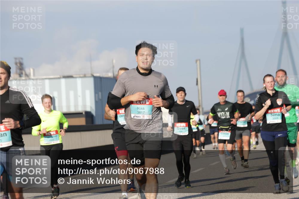 03.10.2025 - Köhlbrandbrückenlauf Jannik Wohlers http://msf.ph/oto/9067988 03.10.2025 09:47:31 Position 3 5, 3817, 1110, 1043, 3568 meine-sportfotos.de