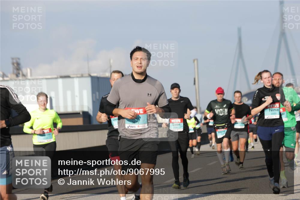 03.10.2025 - Köhlbrandbrückenlauf Jannik Wohlers http://msf.ph/oto/9067995 03.10.2025 09:47:31 Position 3 3817, 1043, 1110, 3568 meine-sportfotos.de