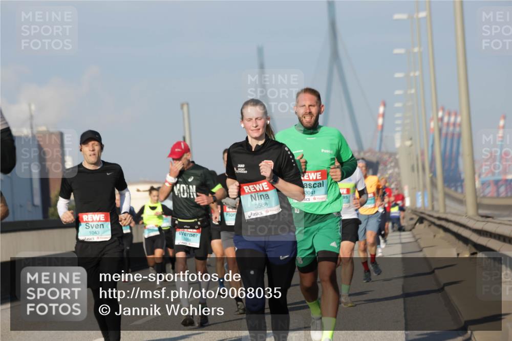 03.10.2025 - Köhlbrandbrückenlauf Jannik Wohlers http://msf.ph/oto/9068035 03.10.2025 09:47:33 Position 3 1043, 3041, 3568, 10 meine-sportfotos.de