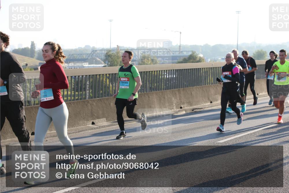03.10.2025 - Köhlbrandbrückenlauf Lena Gebhardt http://msf.ph/oto/9068042 03.10.2025 09:24:07 Position 1 3816, 2707 meine-sportfotos.de