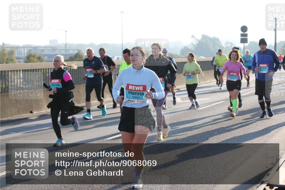 03.10.2025 - Köhlbrandbrückenlauf Lena Gebhardt http://msf.ph/oto/9068069 03.10.2025 09:24:08 Position 1 3668 meine-sportfotos.de