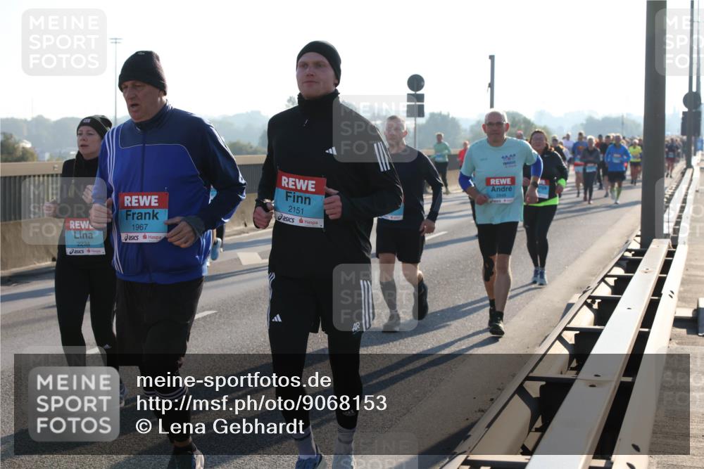 03.10.2025 - Köhlbrandbrückenlauf Lena Gebhardt http://msf.ph/oto/9068153 03.10.2025 09:24:11 Position 1 2234, 1967, 2151, 30, 00 meine-sportfotos.de