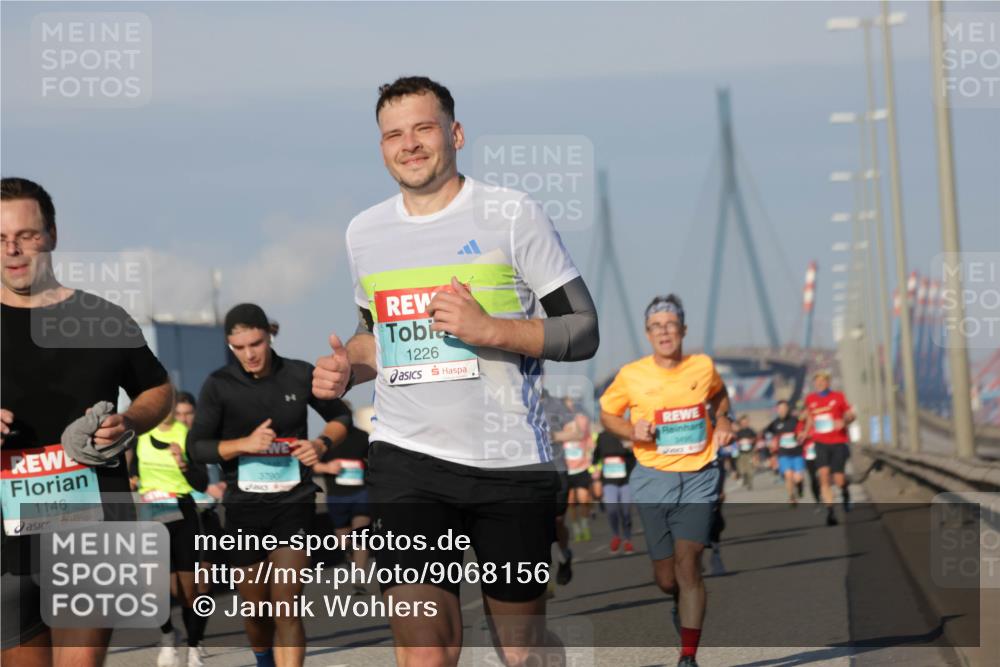 03.10.2025 - Köhlbrandbrückenlauf Jannik Wohlers http://msf.ph/oto/9068156 03.10.2025 09:47:38 Position 3 3790, 1146, 1226 meine-sportfotos.de