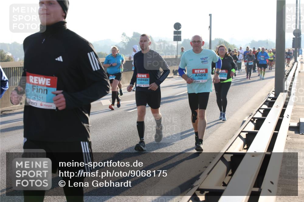 03.10.2025 - Köhlbrandbrückenlauf Lena Gebhardt http://msf.ph/oto/9068175 03.10.2025 09:24:12 Position 1 2151, 2847, 2848, 1991 meine-sportfotos.de